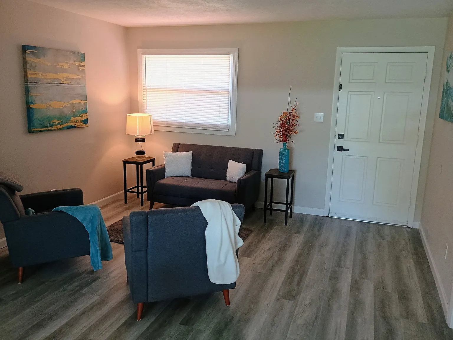 3 bed, 1008 sqft, $2,150 — Photo 2