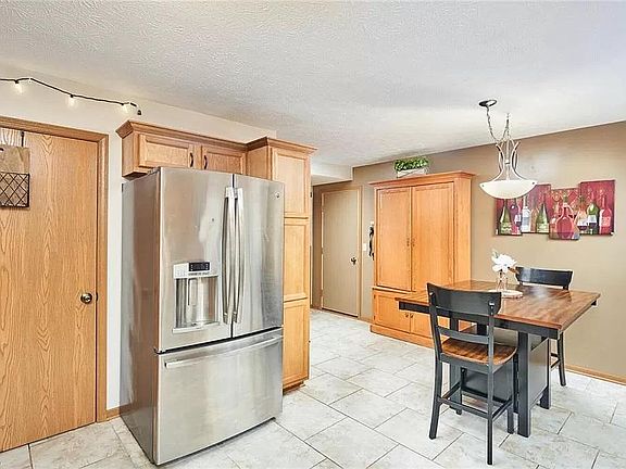 5th image of 2205 Cooledge Ave
