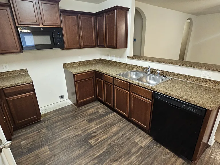 24053 Wilde Dr — Photo 6