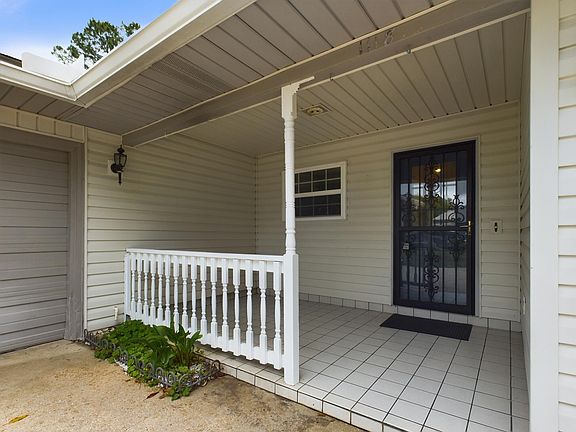 3rd image of 1118 Sandalwood Cir