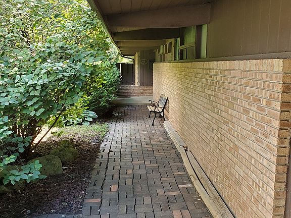 3rd image of 601 Colville Pl