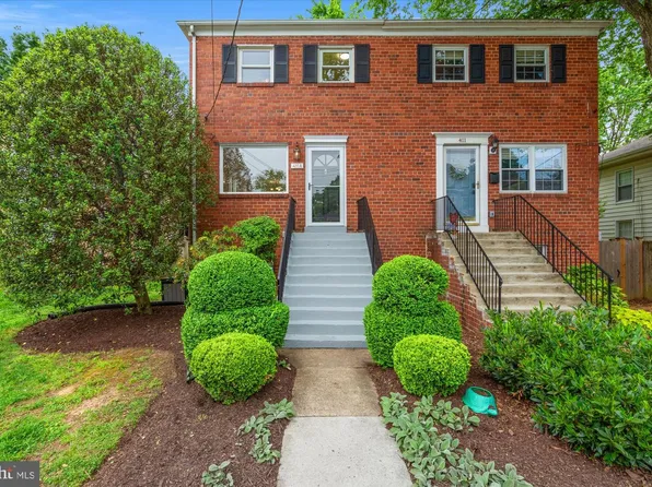 411 E Howell Ave #A, Alexandria, VA 22301