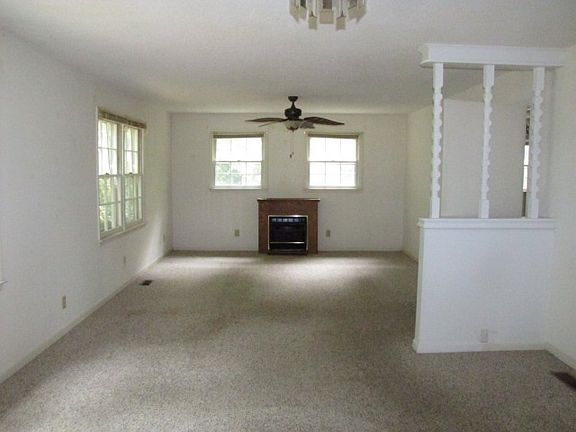 3rd image of 157 Heather Dr