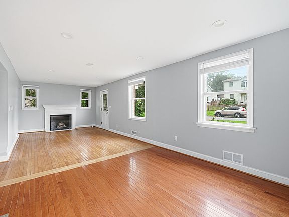 5th image of 2918 Monroe Pl