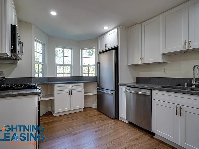 6182 Yolanda Ave — Photo 11
