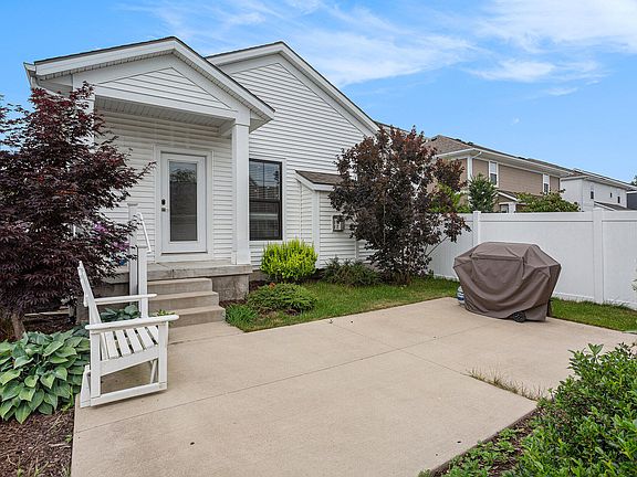 3rd image of 4710 Macatawa Legends Blvd #8015