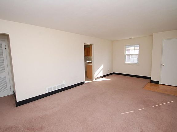 4th image of 3814 Kingswood Dr