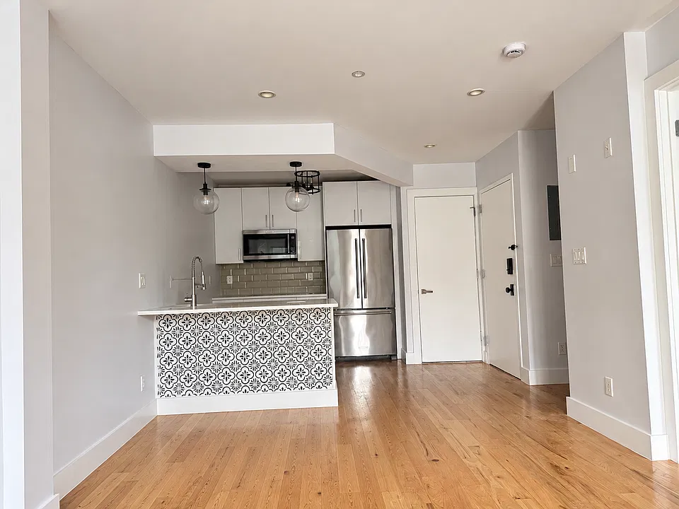 770 Lafayette Ave #2F