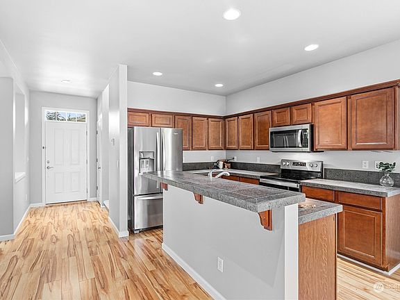 2nd image of 360 Tremont Avenue