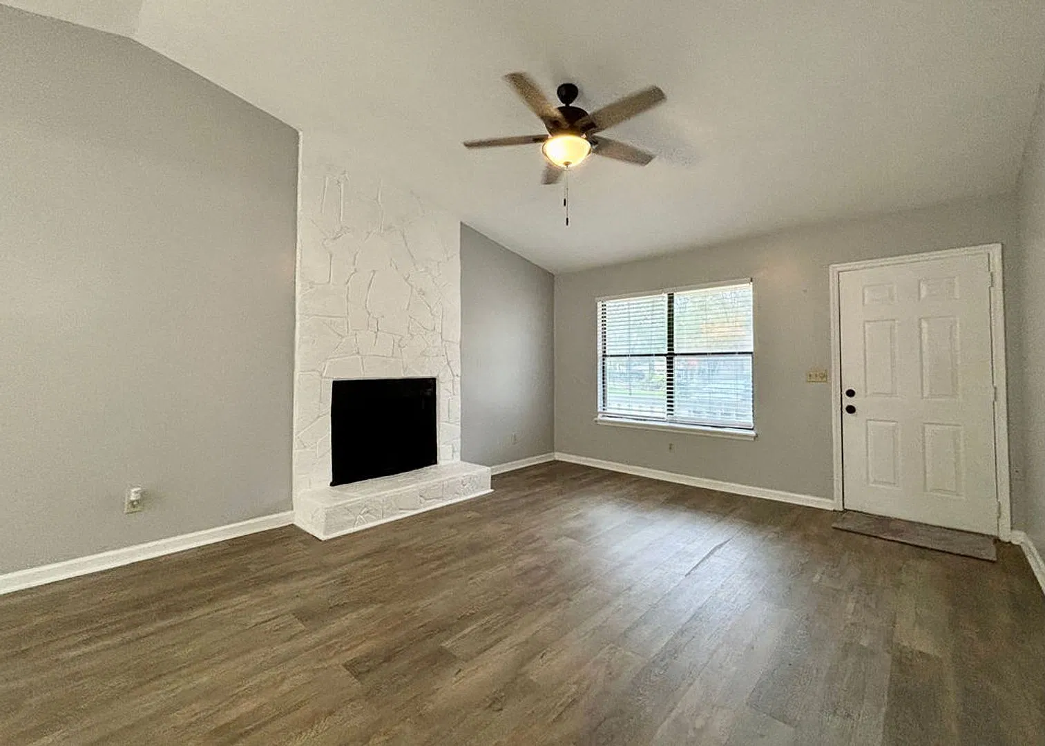 Charming 3 BR/2 BA Home in Crowfield Plantation — Photo 4