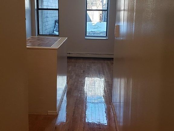 2nd image of 401 20th St #A
