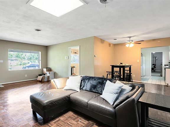 4th image of 608 Worthington Dr