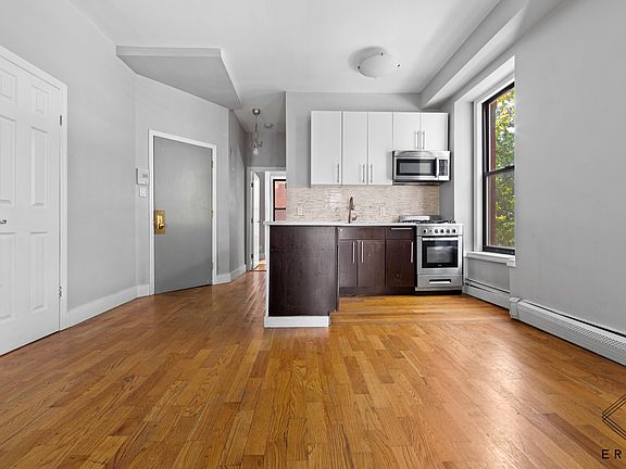 3rd image of 329 Tompkins Ave Floor 2