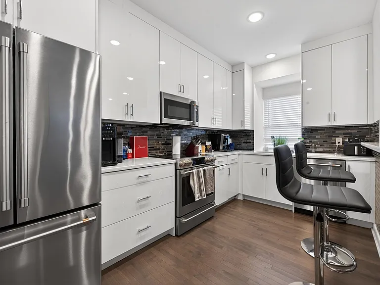 974 Summit Ave #409 — Photo 10