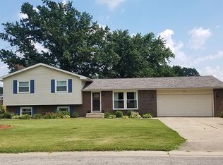 1004 Koester St, Effingham, IL 62401