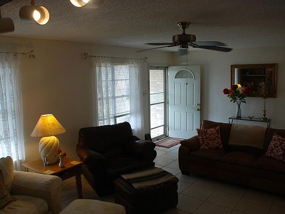 3rd image of 1722 Kern Dr