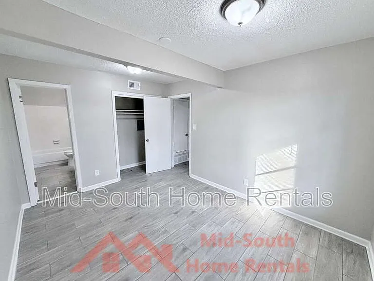 139 N Claybrook St #6 — Photo 9