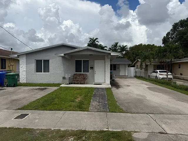 3 bed, 1200 sqft, $3,350 — Photo 1