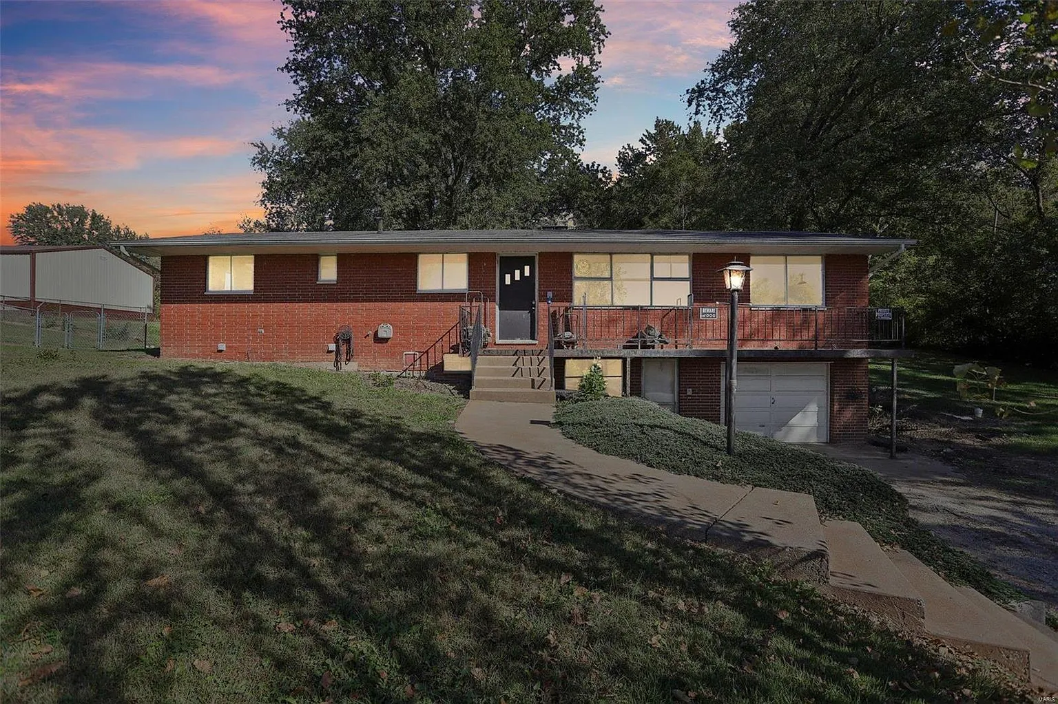 604 Villa Dr photo 1