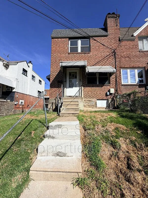 2 bed, 1.0 bath, 896 sqft, $1,345 — Photo 1