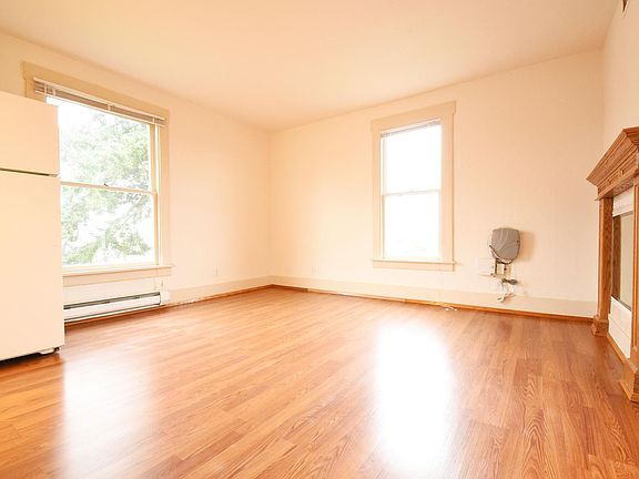 2nd image of 2332 Hoyt Ave #5