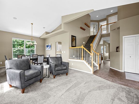 5th image of 860 Wolf Ridge Rd