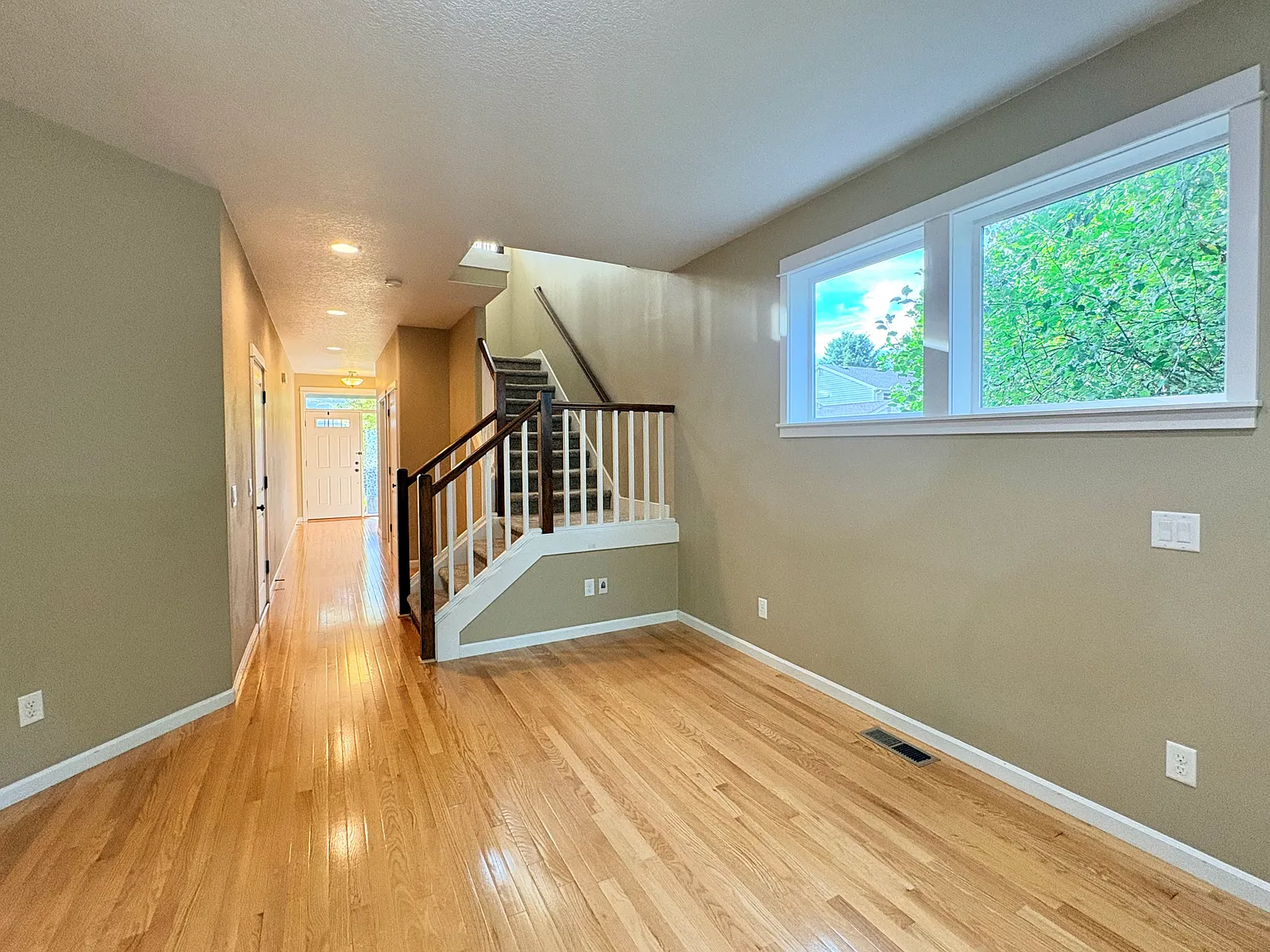 3 bed, 2.5 bath, 1736 sqft, $2,750 — Photo 2