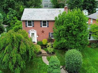 35 E Temple Ave, Sellersville, PA 18960