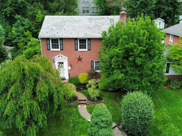 35 E Temple Ave, Sellersville, PA 18960