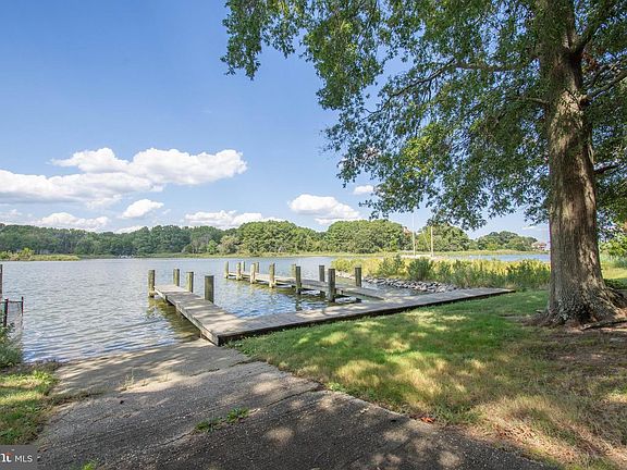 4th image of 964 Main St