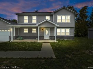 24895 Santa Barbara St, Southfield, MI 48075