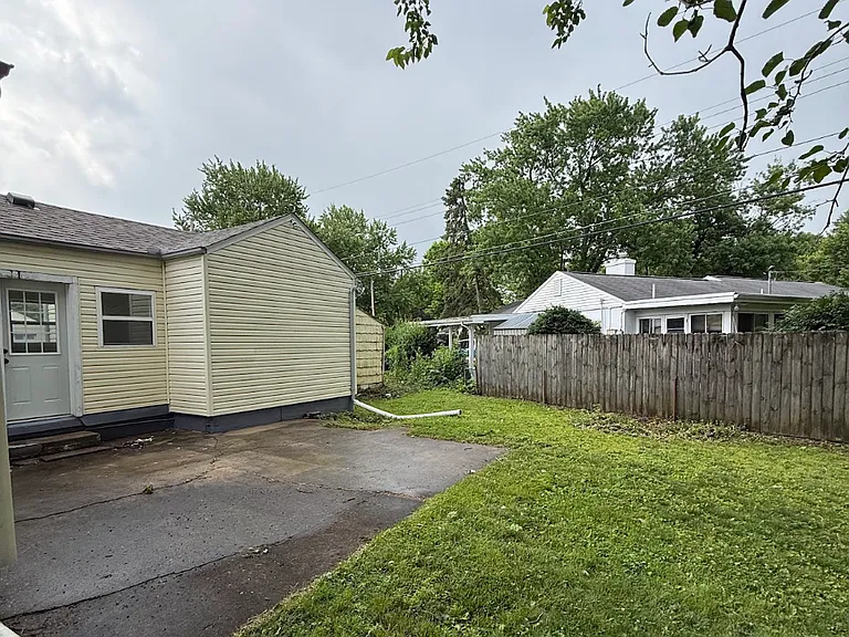 608 Schuyler Dr — Photo 17