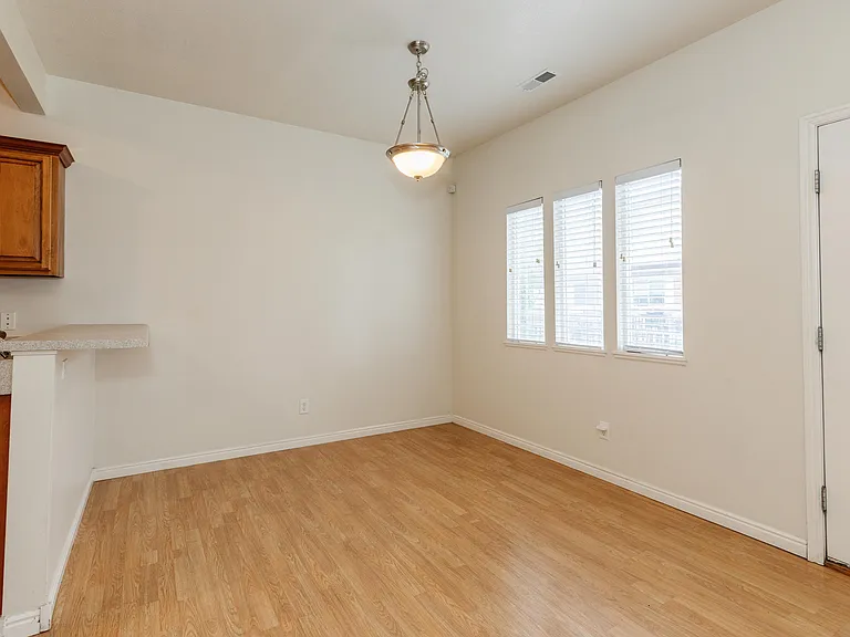 484 W 1490 N #102 — Photo 7