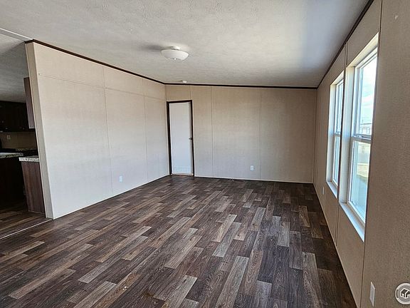 3rd image of 216 Linden Dr