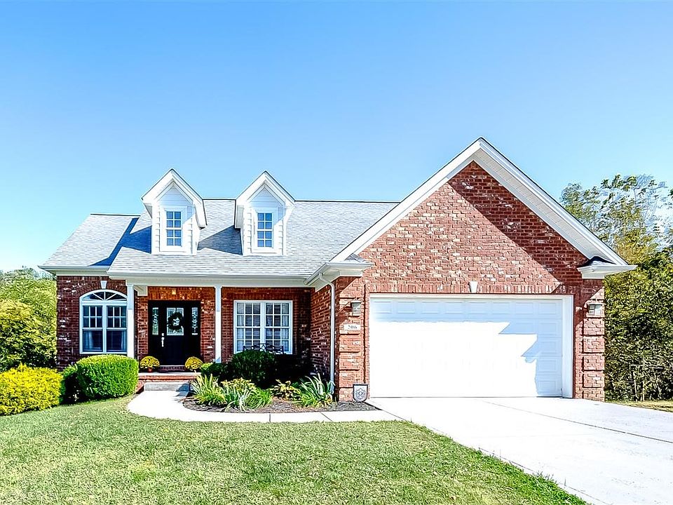 1st image of 206 Blue Spruce Dr