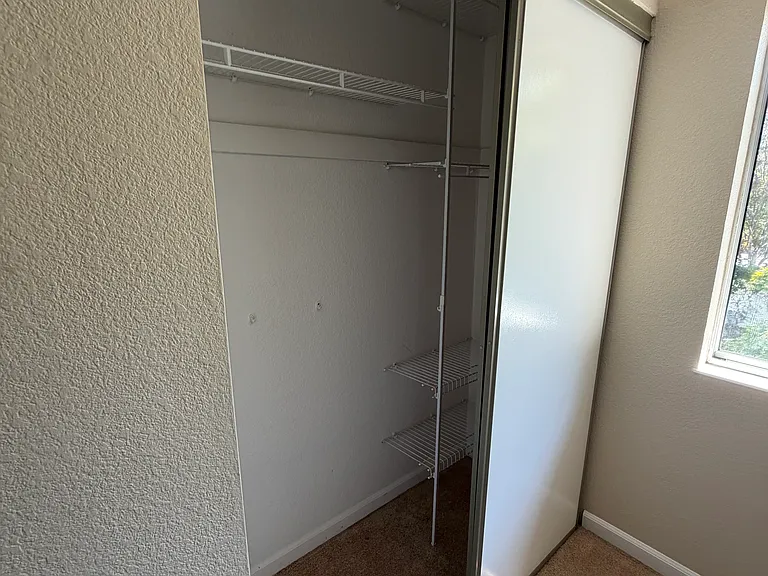 21 Regents Cir — Photo 2