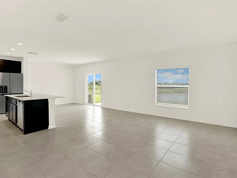 517 Bell Prairie Cir — Photo 5