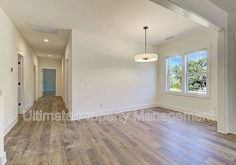 213 Myrtle Ave — Photo 7