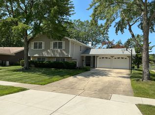 1930 N Lakeside Plz, Hoffman Estates, IL 60169