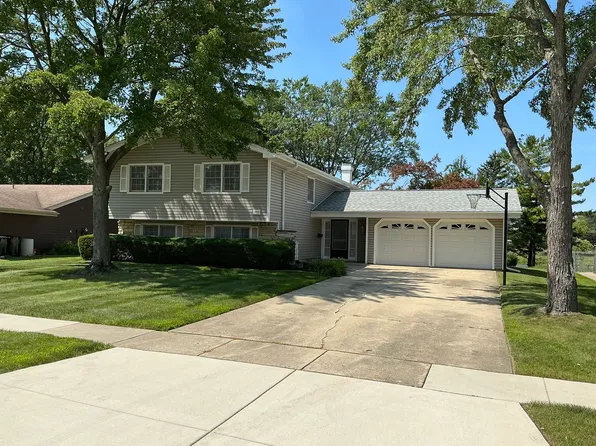 1930 N Lakeside Plz, Hoffman Estates, IL 60169