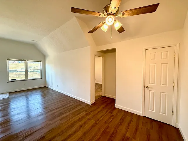 1110 Barrington Ln — Photo 3