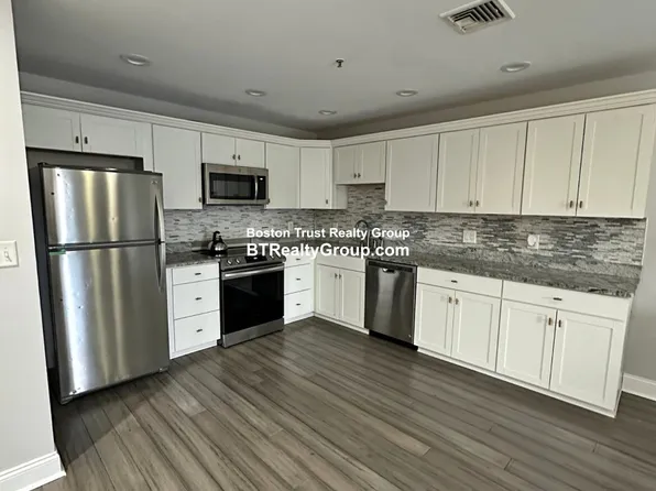 25 Alpine St Unit 1, Hyde Park, MA 02136