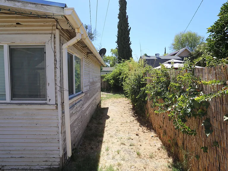 575 E St — Photo 10