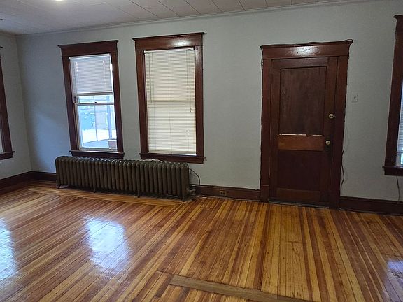3rd image of 222 Ontario St #2