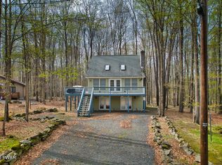 9 Oakwood Ct, Lake Ariel, PA 18436