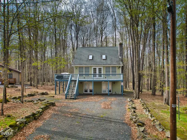 9 Oakwood Ct, Lake Ariel, PA 18436