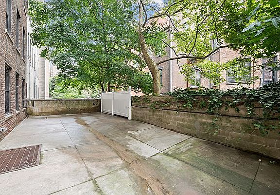 3rd image of 115 W 73rd St APT 1B