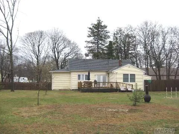 1382 Claas Ave, Holbrook, NY 11741