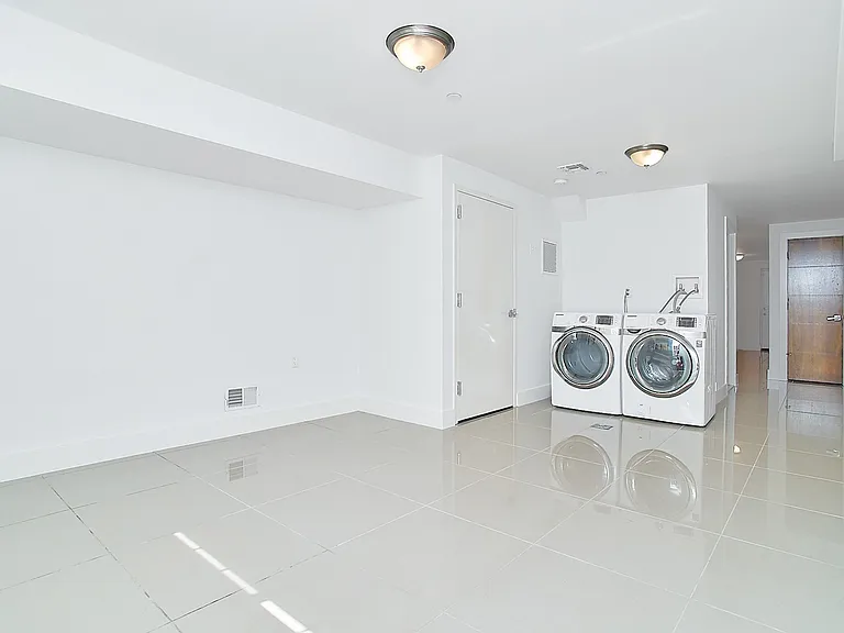305 Albany Ave #1 — Photo 11