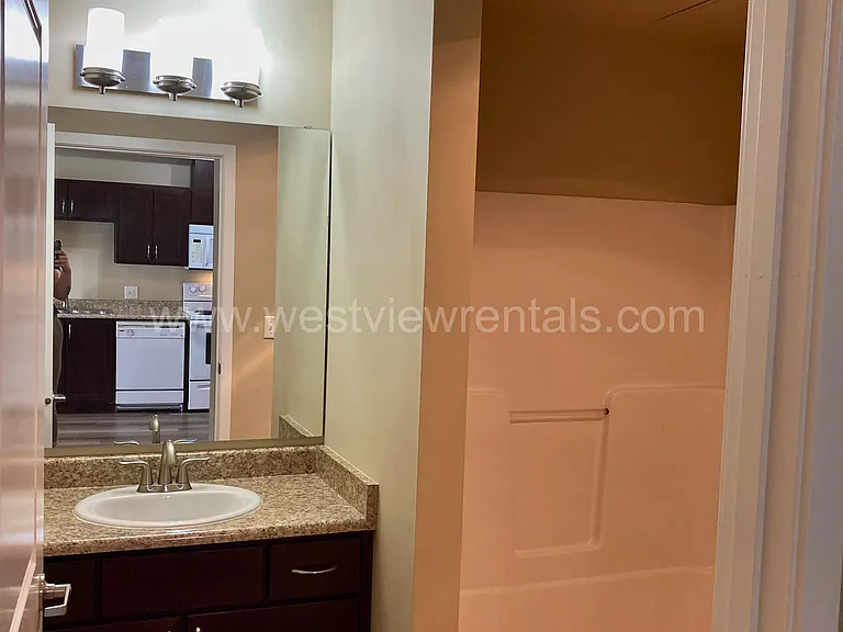200 E Maple St — Photo 259